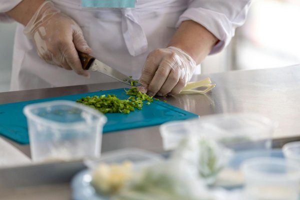 How Can a UK Kitchen Design Enhance Efficiency and Practicality?